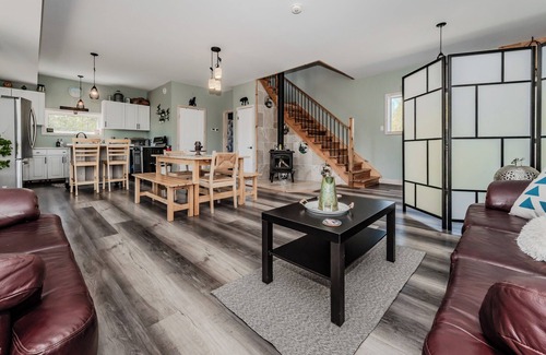Northern Bruce Peninsula Cabina | Sunny Meadow Retreat by Lake Huron