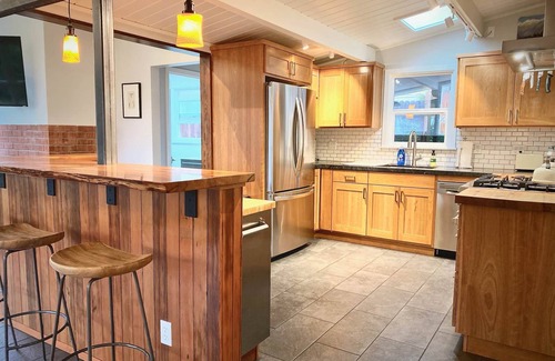 Arcata Casa | Sunny Mid-Century Gem