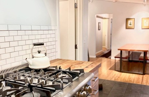 Arcata Casa | Sunny Mid-Century Gem