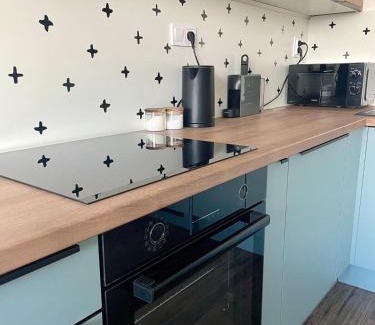 Zapad Apartamento | Sunny & Minimalist Apartment near the City Center