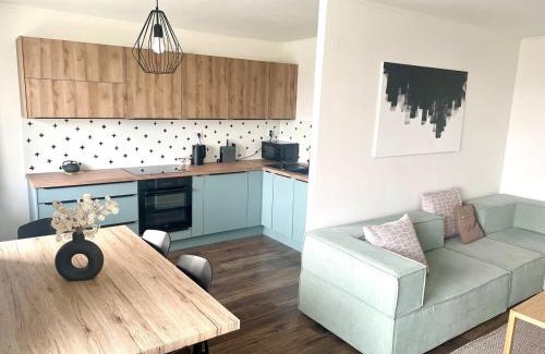 Zapad Apartamento | Sunny & Minimalist Apartment near the City Center