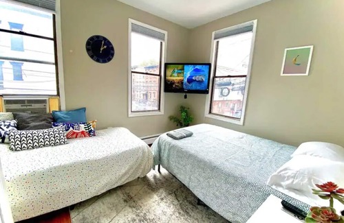 Hoboken Casa | Sunny Modern FamFriendly 4BR/2BA Home 1 stop 2 NYC