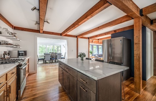 Blue Hill Casa | Sunny, Modern Family Retreat