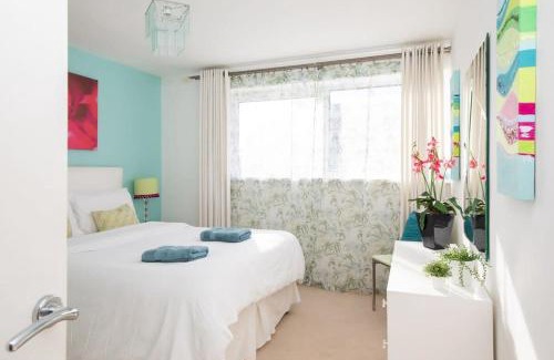 East Wittering Apartamento | Sunny & Modern Near the Beach & Village w Parking