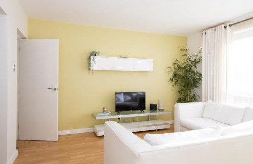 East Wittering Apartamento | Sunny & Modern Near the Beach & Village w Parking