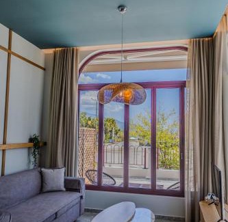 Nees Pagases Casa | Sunny Nest with a sea view by Salt Apartments