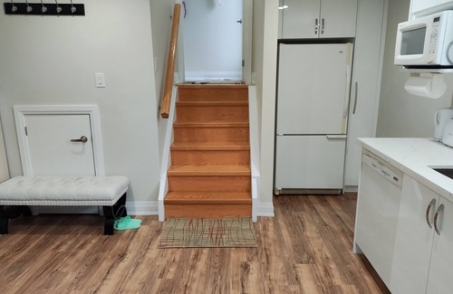 West Oakville Casa | Sunny New Reno Basement Apartment 1Br+Bath+Kith+Ldry All Privacy