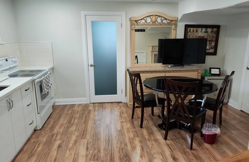 West Oakville Casa | Sunny New Reno Basement Apartment 1Br+Bath+Kith+Ldry All Privacy