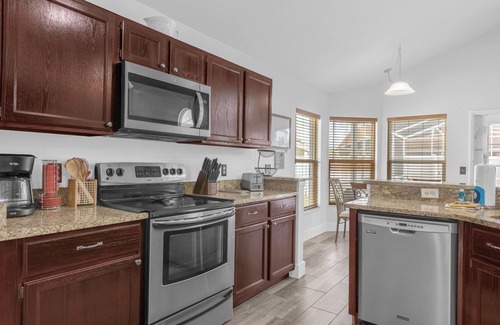 Lindfields Apartamento | Sunny Oasis Home With Pool