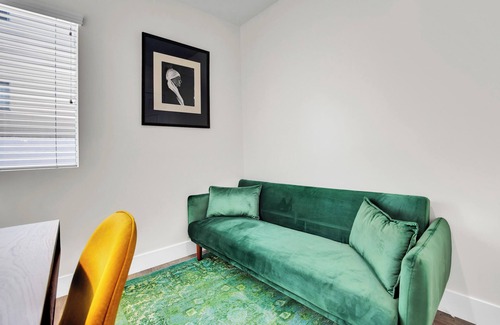 Hawthorne Apartamento | Sunny Oasis Near LAX: Perfect for Travelers!