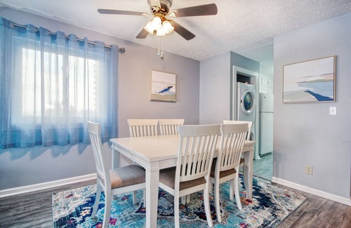 Myrtle Beach Condominio | Sunny oceanfront condo with beach access, pool, hot tub, washer/dryer & WiFi