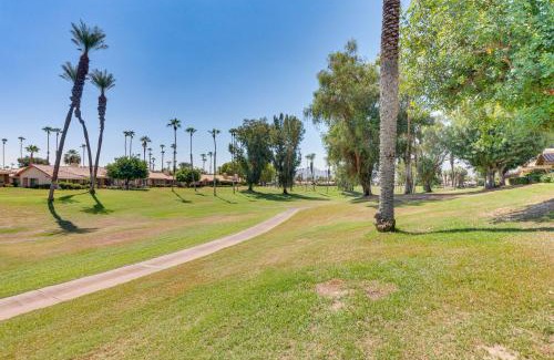 Palm Desert Apartamento | Sunny Pad with Patio and Pool Access in Palm Desert!