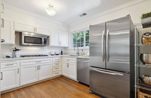 Lucas Valley-Marinwood Casa | Sunny, Peaceful 3 bedroom house with Pool in San Rafael