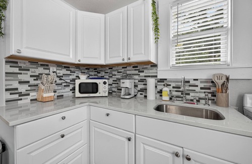 South Pensacola Cabaña | Sunny Pensacola Studio Near Beach & Downtown