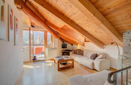 Oulx Apartamento | Sunny Penthouse - Happy Rentals