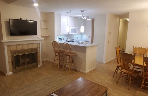 Arapahoe Ridge Condominio | Sunny Pet friendly 2bd/2ba condo w/ pool & hot tub