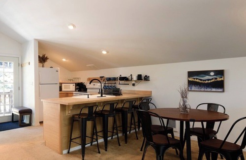 Cle Elum Cabina | Sunny Pines · Cozy + Pet Friendly Cabin Retreat!