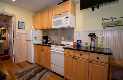 Saint Helena Island Complejo | Sunny Poolside Suite Just Steps from Beach Club, Sandbar, & Tennis