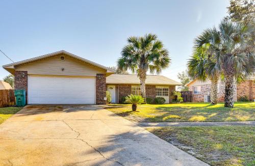 Wright Casa | Sunny Retreat with Hot Tub in Fort Walton Beach!