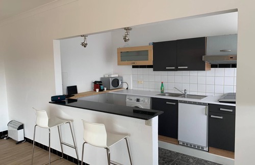 Kortrijk Apartamento | Sunny roofflat at green parkresidence by monthly fee