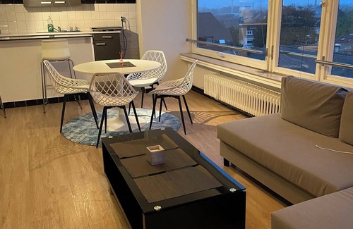 Kortrijk Apartamento | Sunny roofflat at green parkresidence by monthly fee