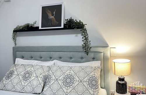 Mascot Casa | Sunny Rooms Mascot