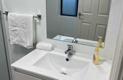 Mascot Casa | Sunny Rooms Mascot