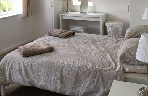 Boxgrove Casa | Sunny Rural Village Home Sleeps 4/5 por Goodwood