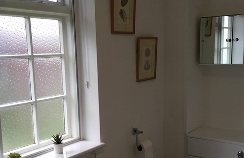 Boxgrove Casa | Sunny Rural Village Home Sleeps 4/5 por Goodwood