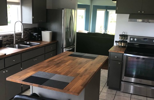 Chemainus Cabaña | Sunny Saltair Seaview Cottage con jacuzzi privado