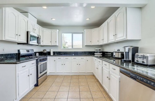 Midway Casa | Sunny San Diego Retreat!