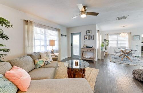 Gulf Gate Estates Casa | Sunny Sarasota Home with Pool Near Siesta Key Beach!