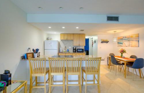 Sunset Beach Apartamento | Sunny Seaside Condo with Pool and Walk to Beach!