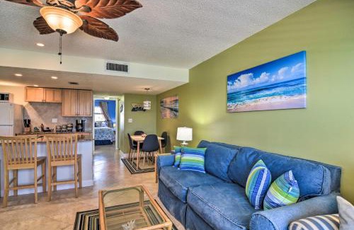 Sunset Beach Apartamento | Sunny Seaside Condo with Pool and Walk to Beach!