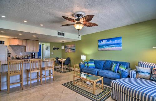 Sunset Beach Apartamento | Sunny Seaside Condo with Pool and Walk to Beach!