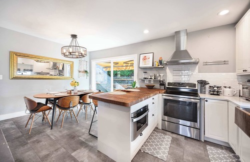 Ravenna Casa | Sunny Seattle Home: Mt. Rainier + UW Steps Away!