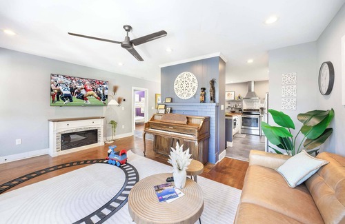 Ravenna Casa | Sunny Seattle Home: Mt. Rainier + UW Steps Away!