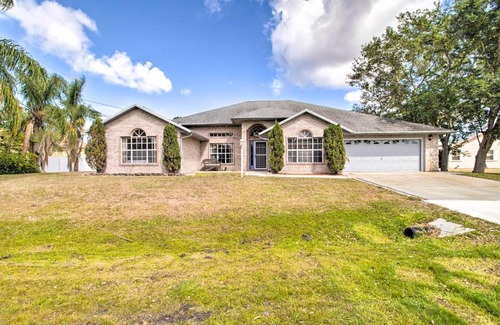 Sebastian Highlands Casa | Sunny Sebastian Home with Lanai about 6 Mi to Beach