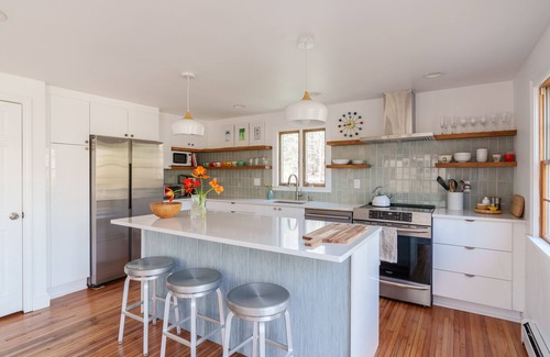 Vineyard Haven Casa | Soleado, apartada del Cabo pocos pasos de la ensenada de Lambert - todo el año