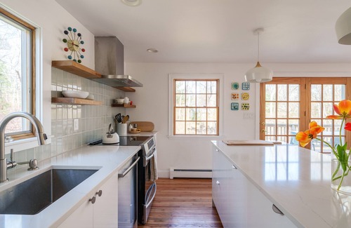 Vineyard Haven Casa | Soleado, apartada del Cabo pocos pasos de la ensenada de Lambert - todo el año