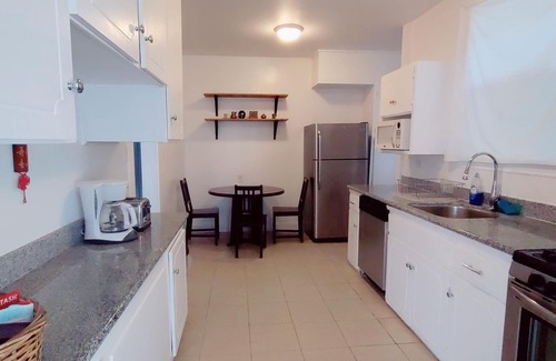 Richmond District Casa | Sunny SF House w/ Parking, Great Location, Spacious and Convenient to Everything