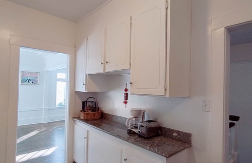 Richmond District Casa | Sunny SF House w/ Parking, Great Location, Spacious and Convenient to Everything