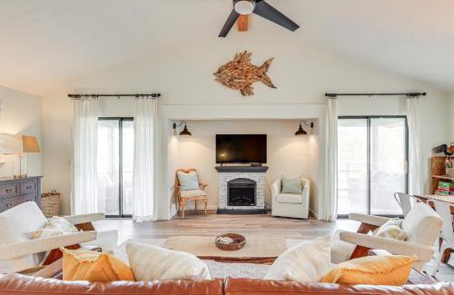 Suwannee Casa | Sunny Side Up Canal-Front Getaway with Dock!