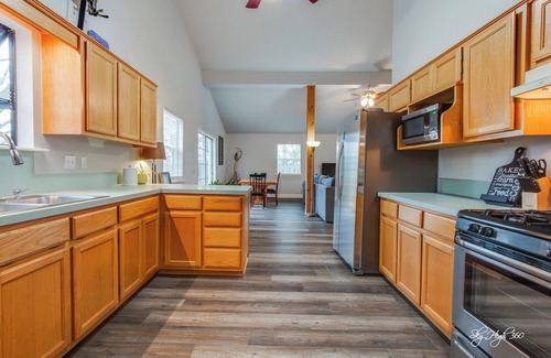 Fayetteville Cabaña | Sunny Side Up - Charming 2-bedroom cottage with in Fayetteville