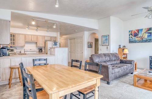 Bayshore Casa | Sunny Single-Level with Bridge and Bay Views in Bayshore, Beach and Pool Access!