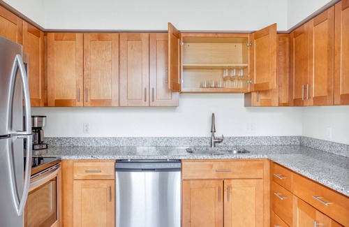 Central Square Apartamento | Sunny Somerville 1BR w/ W/D in Building, nr Harvard & MIT, by Blueground
