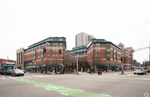 Central Square Apartamento | Sunny Somerville 1BR w/ W/D in Building, nr Harvard & MIT, by Blueground