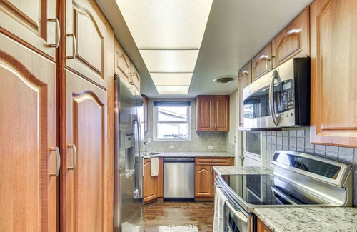 Palm Harbor Estates Casa | Sunny South Daytona Home w/ Pool & Grill!