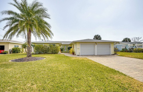 Bethune Grant Cabaña | Sunny South Daytona Home w/ Pool & Grill!