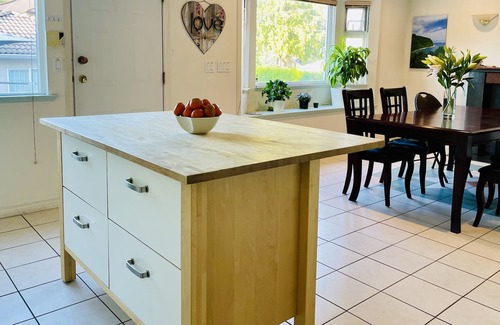 Hastings Casa | Sunny & Spacious 4 bedroom 3 full baths & fireplace Gem in Vancouver